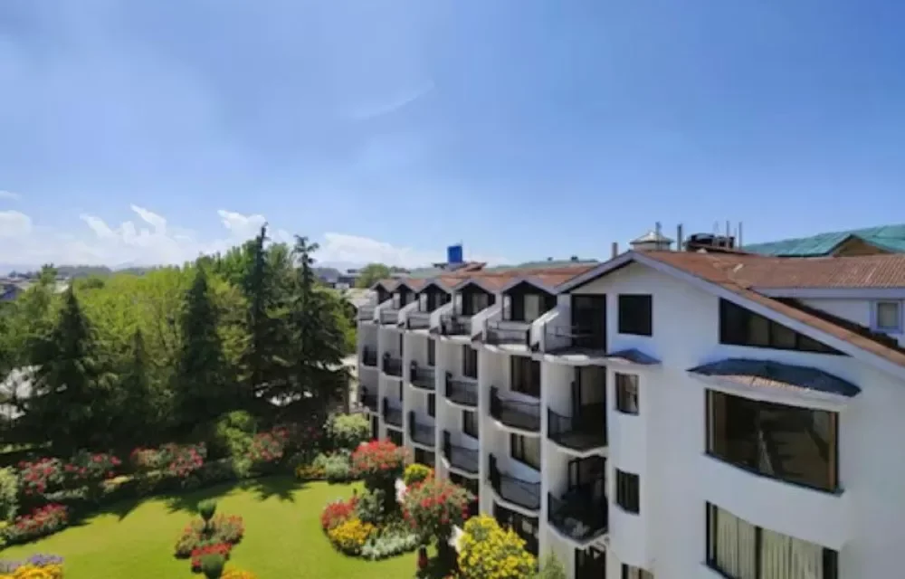 Paradise Hotel Planning a Smart Srinagar Stay: How Location, Room Choice, and Booking Style Shape Your Trip Image